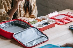 中国互联网保险经纪平台元保在美国上市首日收涨